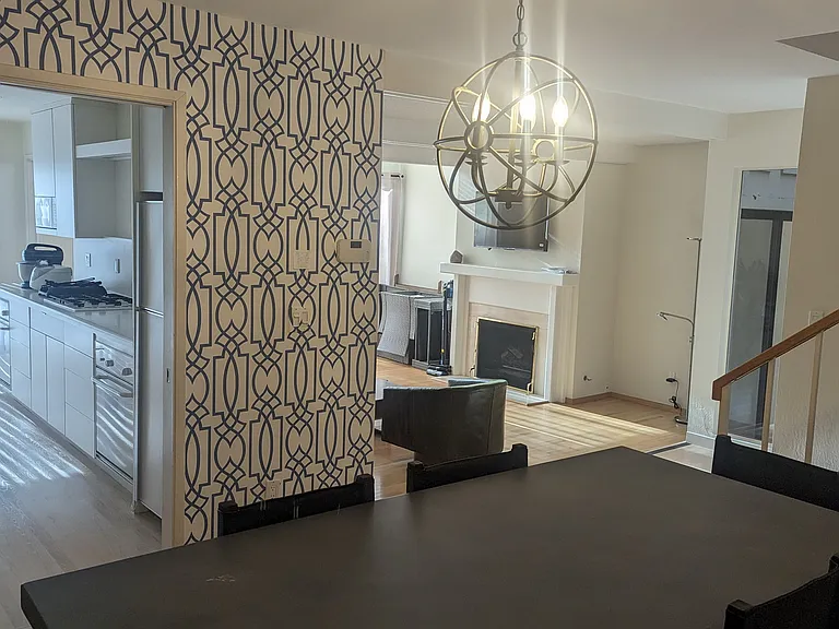 564 Sand Hill Cir — Photo 10