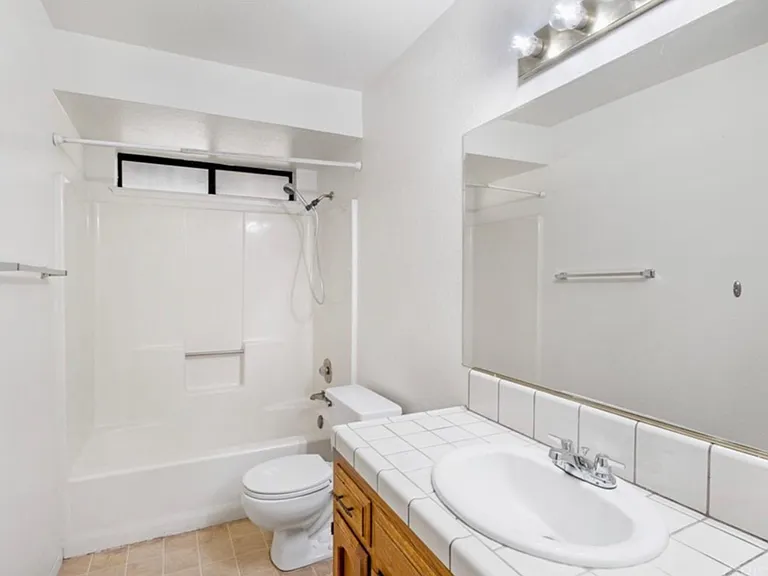 13228 Lynett Ct — Photo 8