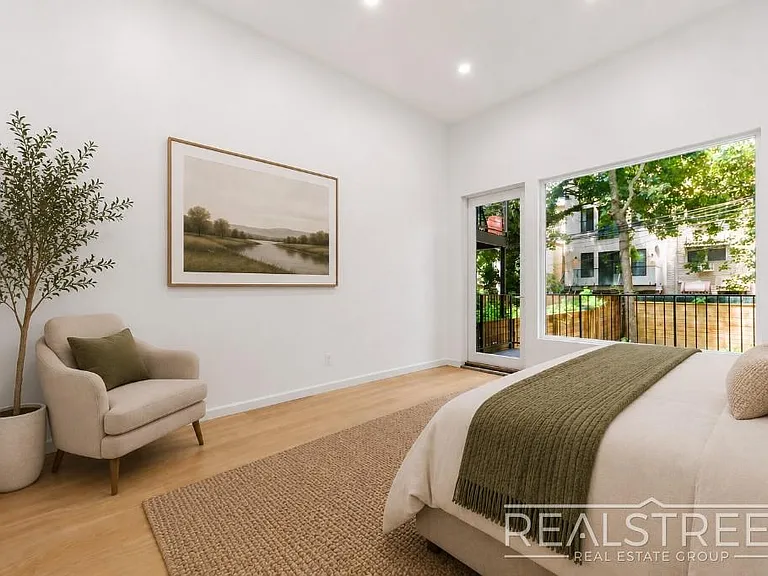 1469 Dean St #1 — Photo 4