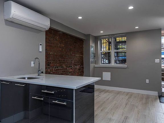 5th image of 127 Hart St #1A