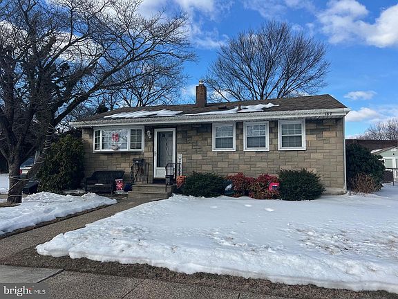 5th image of 187 Gehrig Ave
