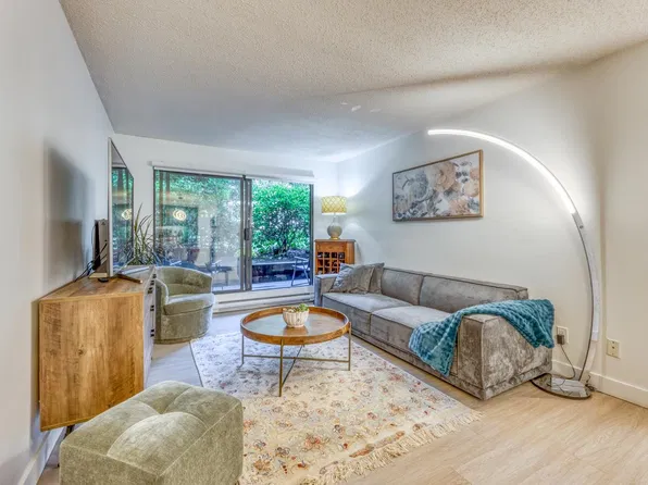 251 W 4th St #101, North Vancouver, BC V7M 1H8
