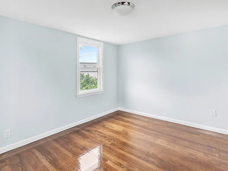 25-27 Myrtle St #25 — Photo 8