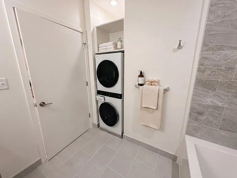 1151 Walnut St #204 — Photo 4