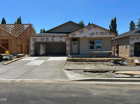 2217 Piazza Dr, Medford, OR 97501
