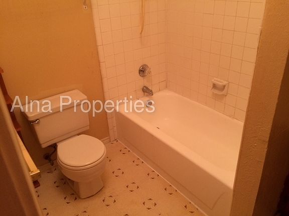5th image of 2800 Miller Pl