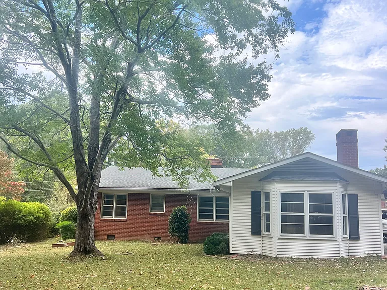 217 Hillcrest Dr — Photo 12