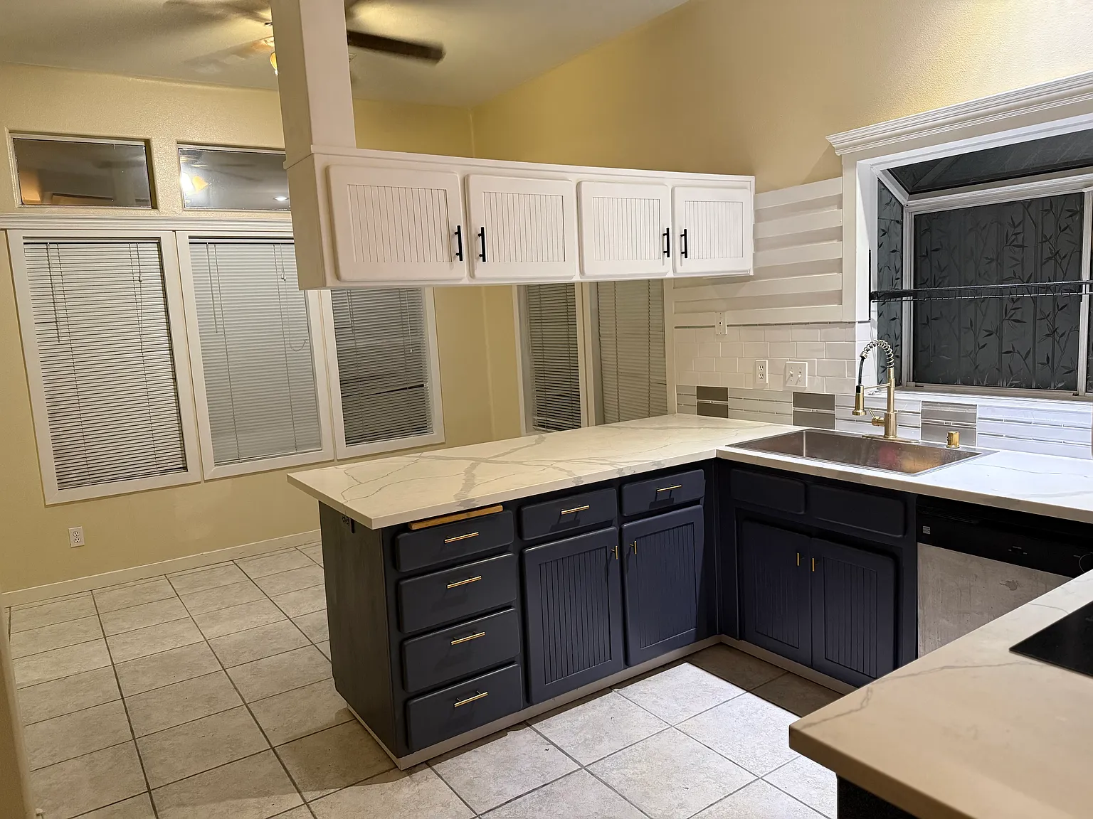 3 bed, 2.5 bath, 1922 sqft, $2,825 — Photo 3