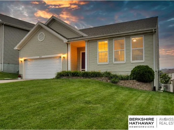 8818 Wyoming St, Omaha, NE 68122
