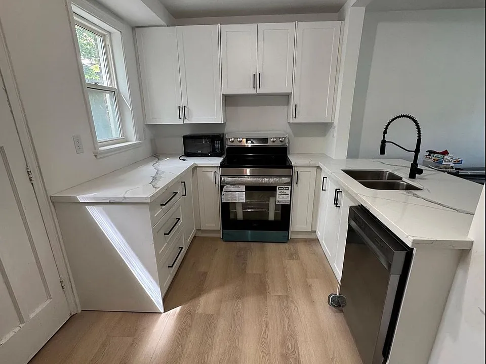 191 Finch Ave W