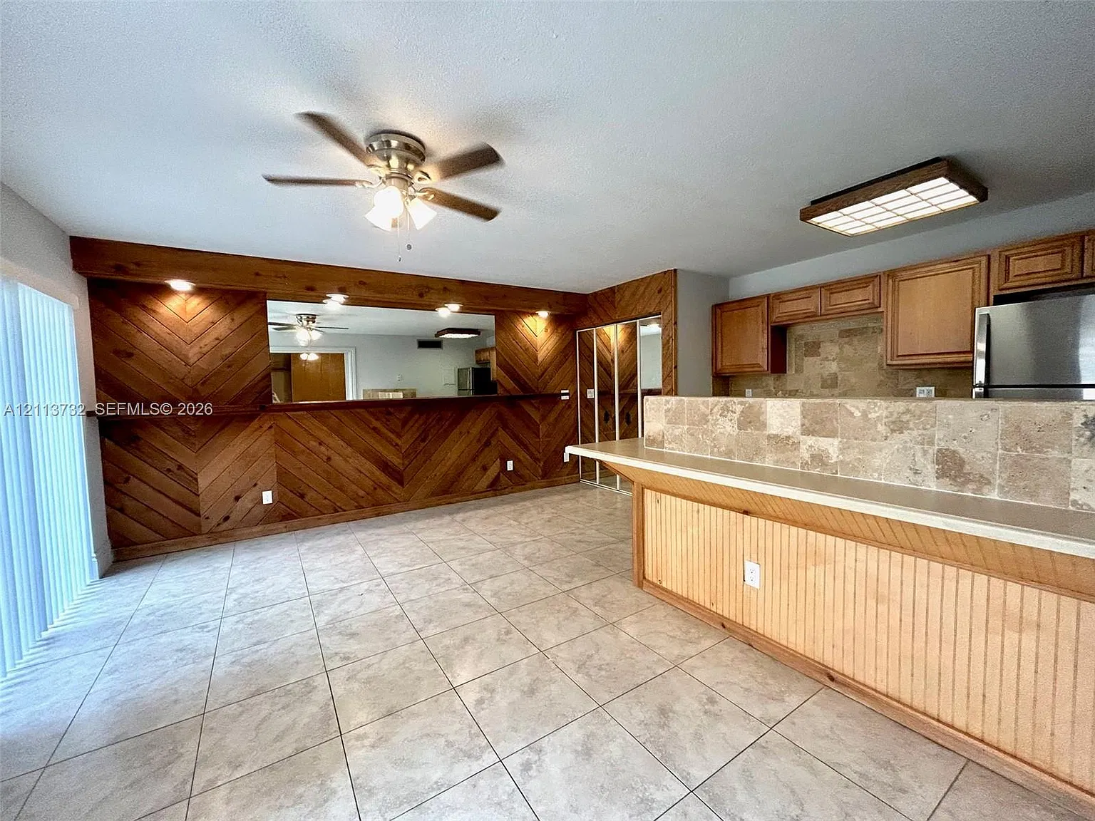 645 Executive Center Dr — Photo 4