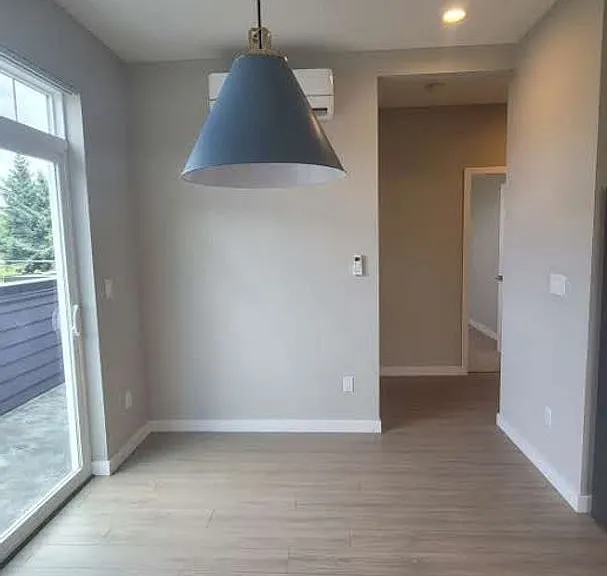 1906 SE Tacoma St #&-8118 — Photo 5