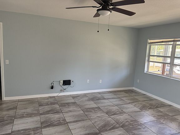 3rd image of 424 Pelican Rd