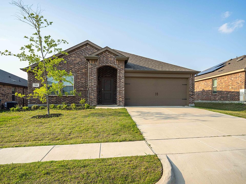 1st image of 925 English Dr
