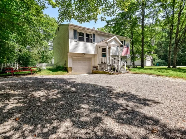 2074 S Park Ln, Rock Creek, OH 44084