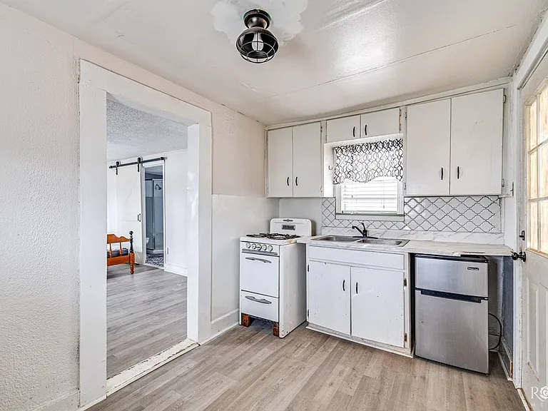226 W Avenue M — Photo 16