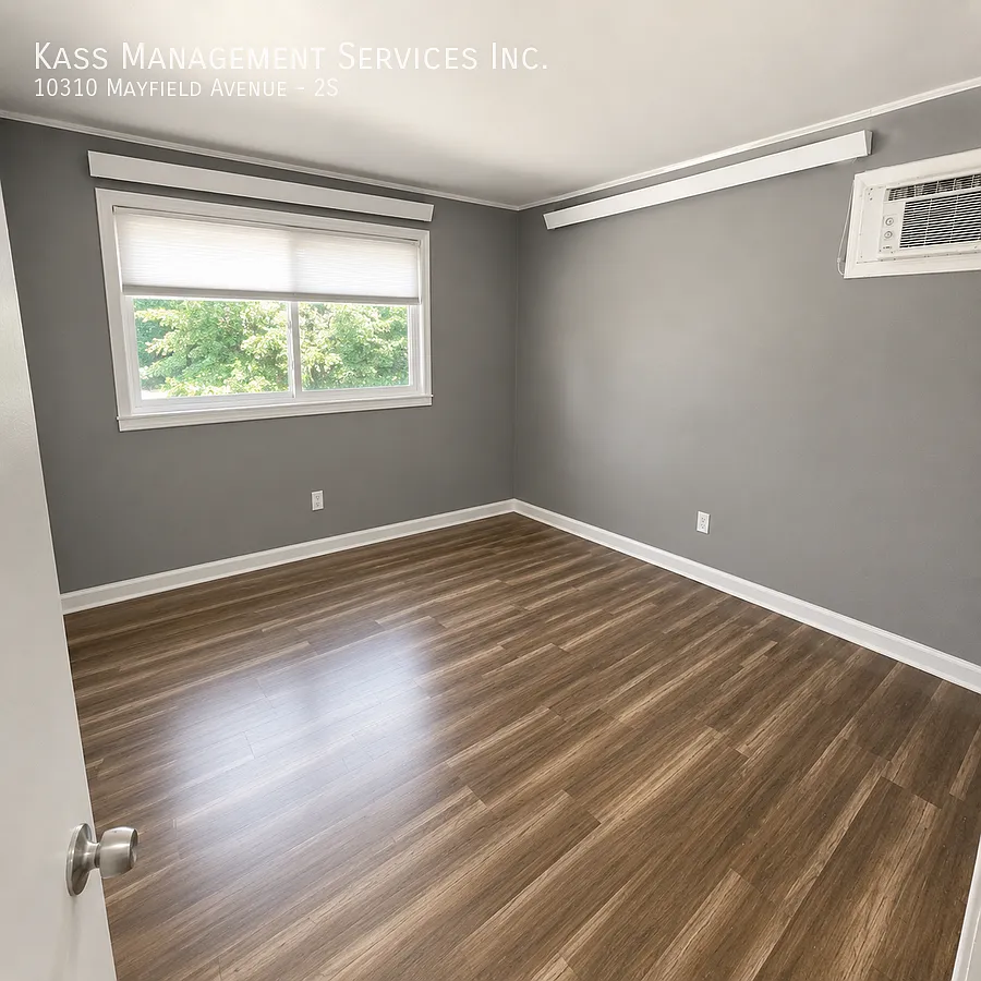 Building Photo - 10310 Mayfield Ave #2S