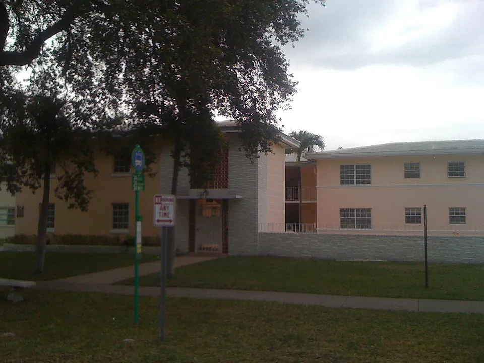 533 Coral Way #4