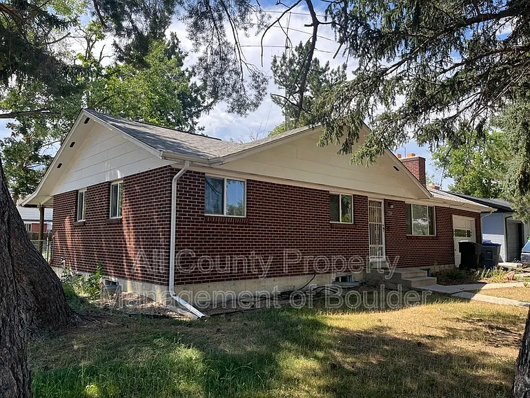 1729 Countess Ct — Photo 3