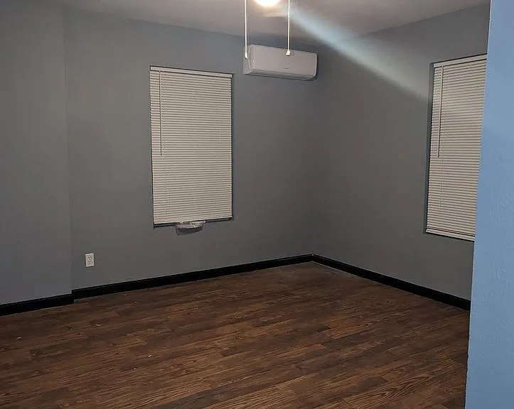 105 E Adoue St #1 — Photo 3