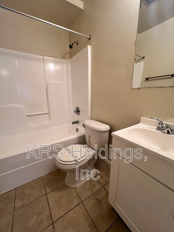 2 bed, 1.0 bath, 700 sqft, $995 — Photo 3