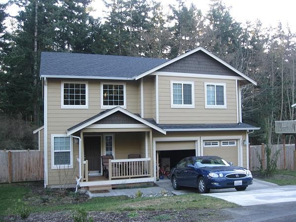 1st image of 805 NE Lauren St