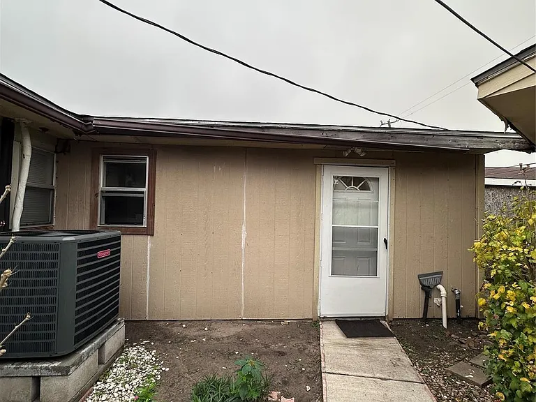 5530 Gatewood St #A — Photo 3