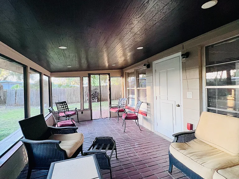 610 Ventura Ave — Photo 36