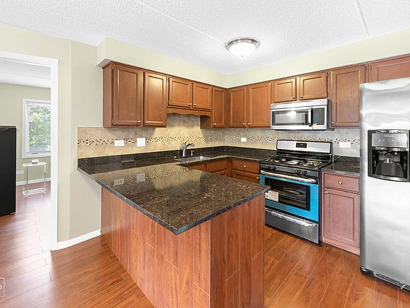5th image of 4106 N Narragansett Ave APT 403
