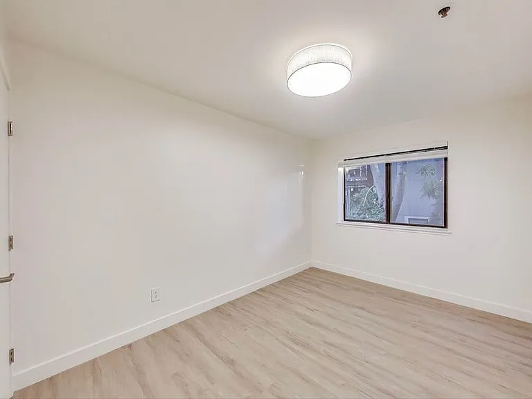 95 41st St #201 — Photo 10