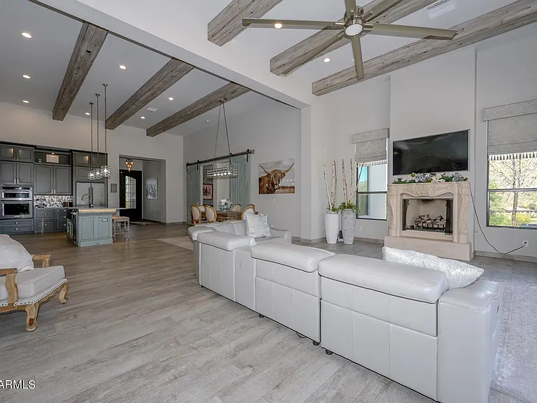 5861 E Cloud Rd — Photo 8