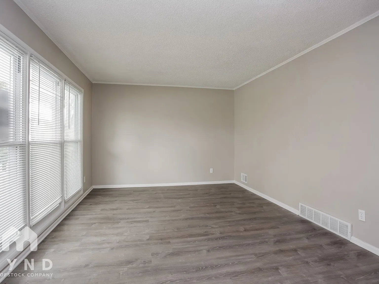 3 bed, 1.0 bath, 1590 sqft, $2,133 — Photo 3
