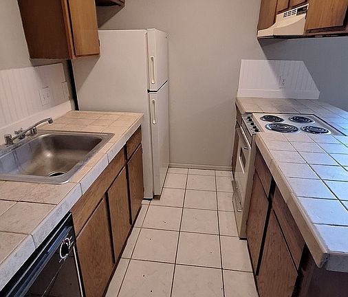 5th image of 1390 W Wedington Dr #4