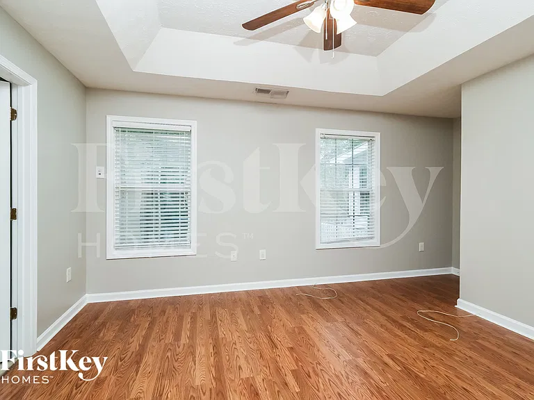 140 Thrasher Rd — Photo 10