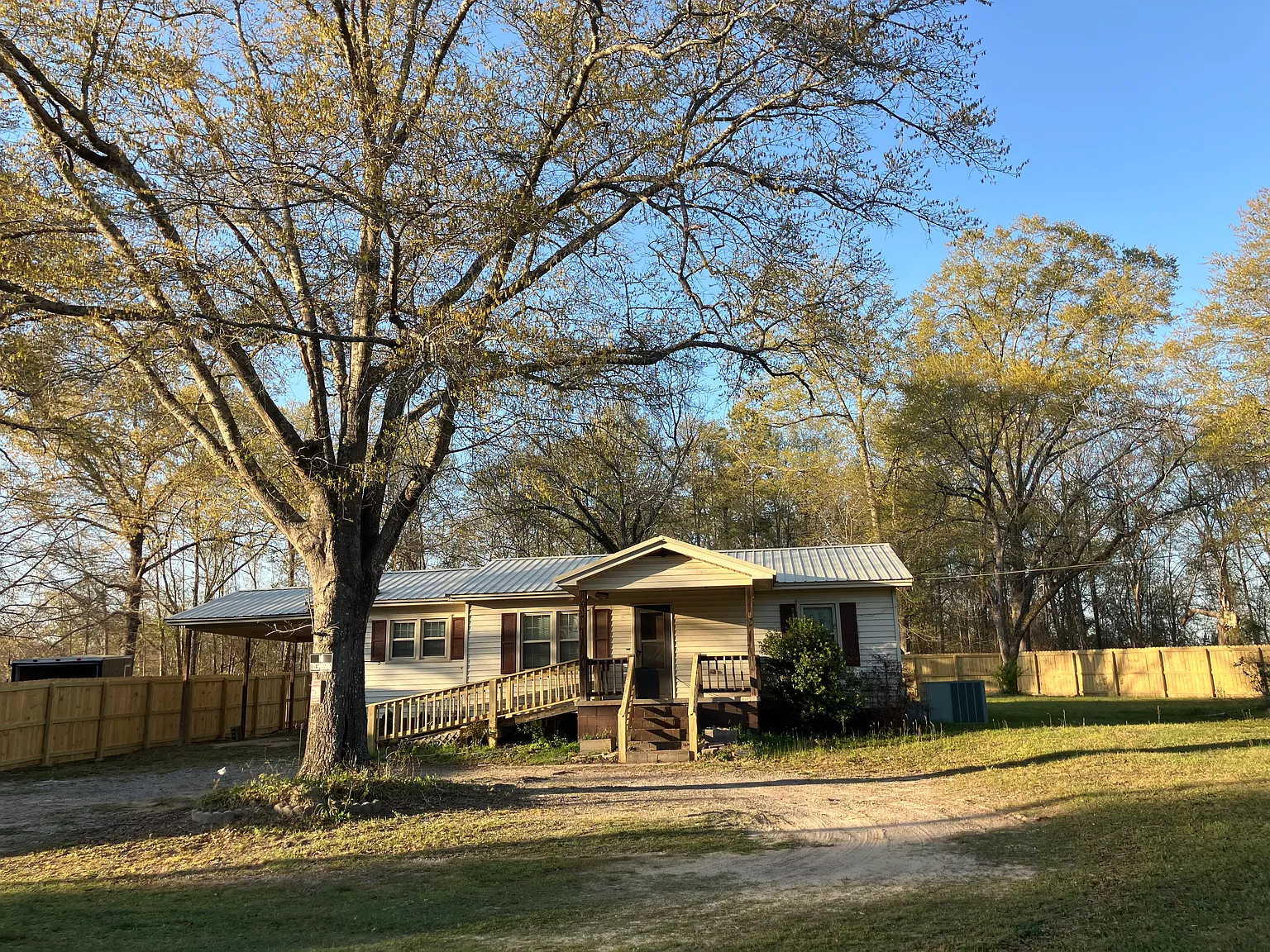 3 bed, 912 sqft, $1,050 — Photo 1