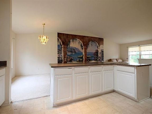 5th image of 6751 Maplelawn Dr
