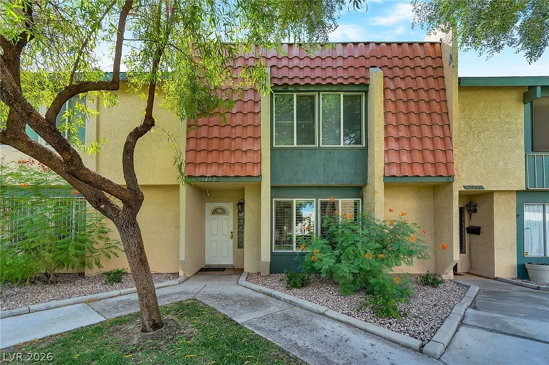 3 bed, 2.5 bath, 1816 sqft, $1,699 — Photo 1