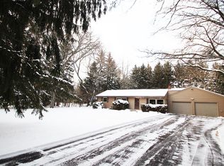 1730 W Fiesta Ln, Mequon, WI 53092
