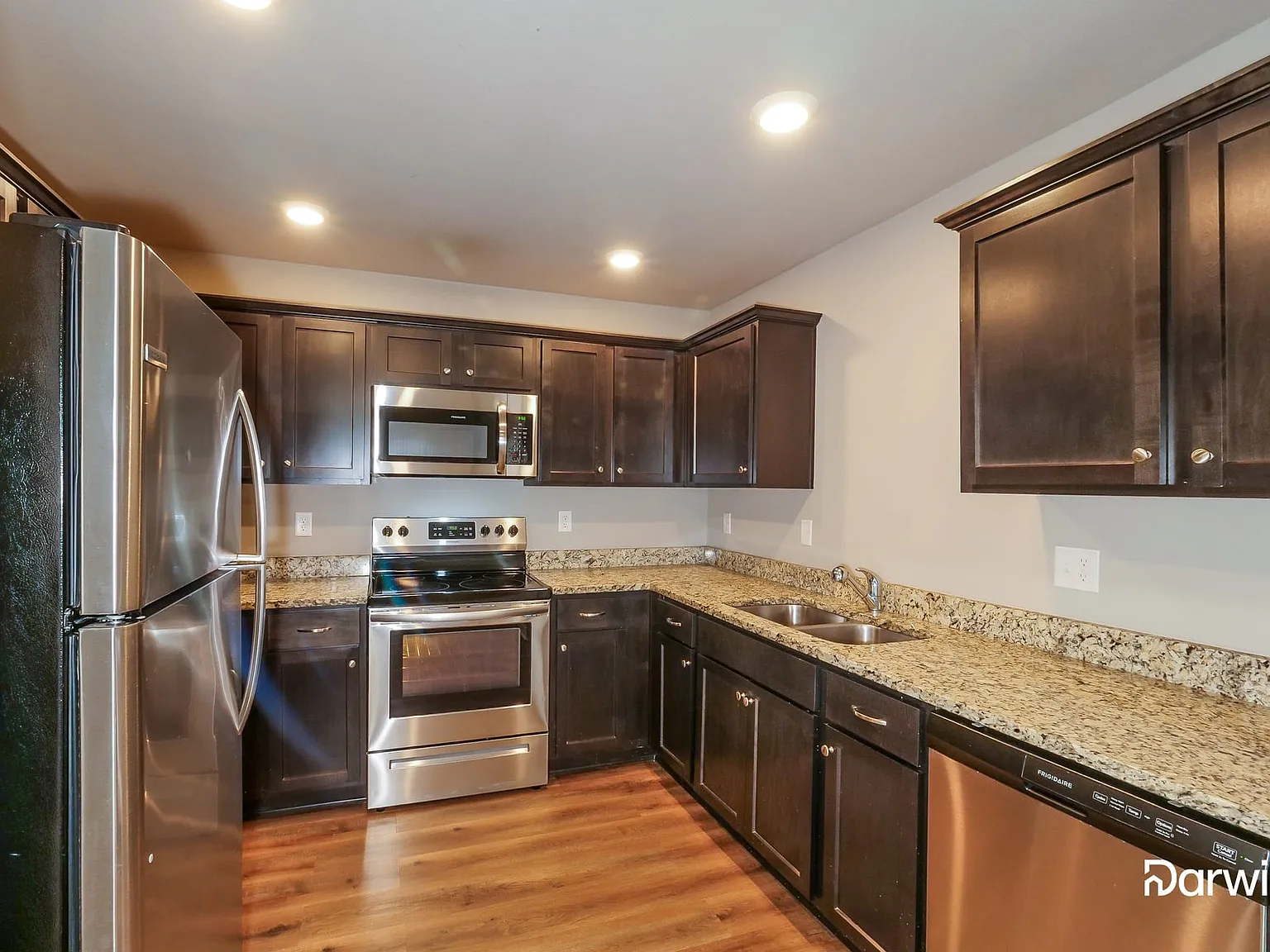 3 bed, 2.0 bath, 1253 sqft, $1,655 — Photo 2