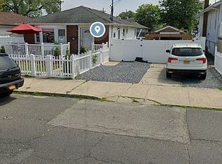 87 Warwick Rd, Island Park, NY 11558