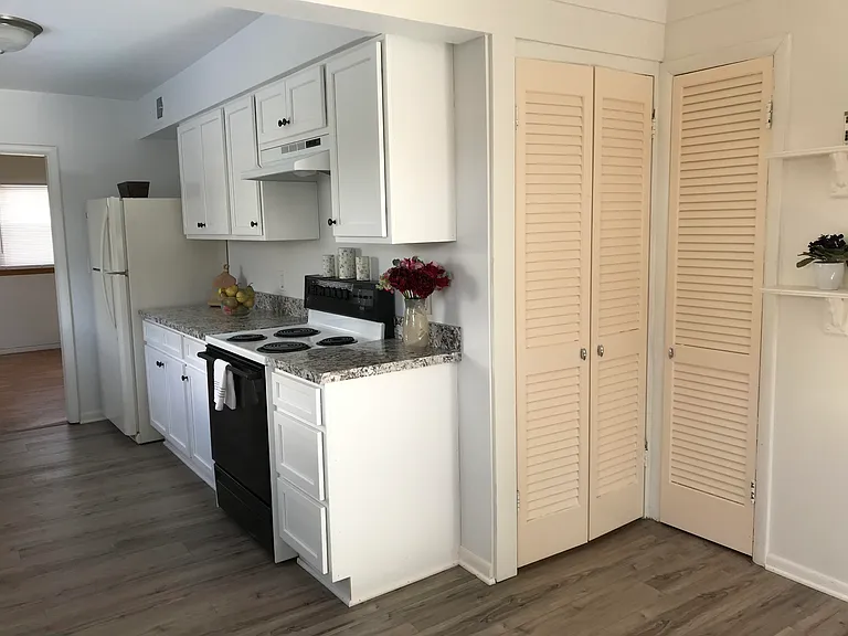 1404 Jorn Ct — Photo 16