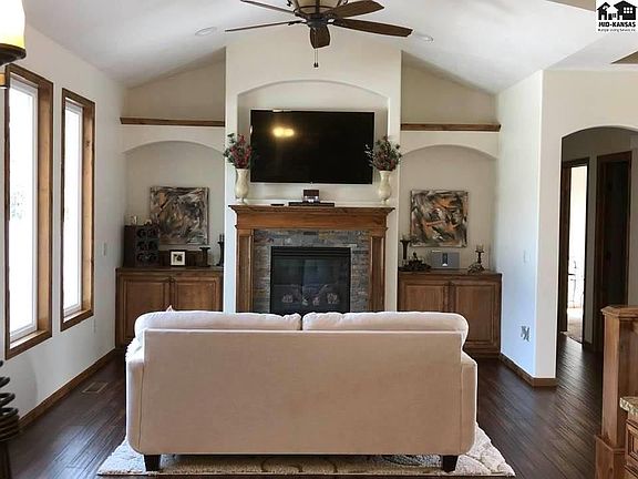 4th image of 3500 Burr Oak Ct
