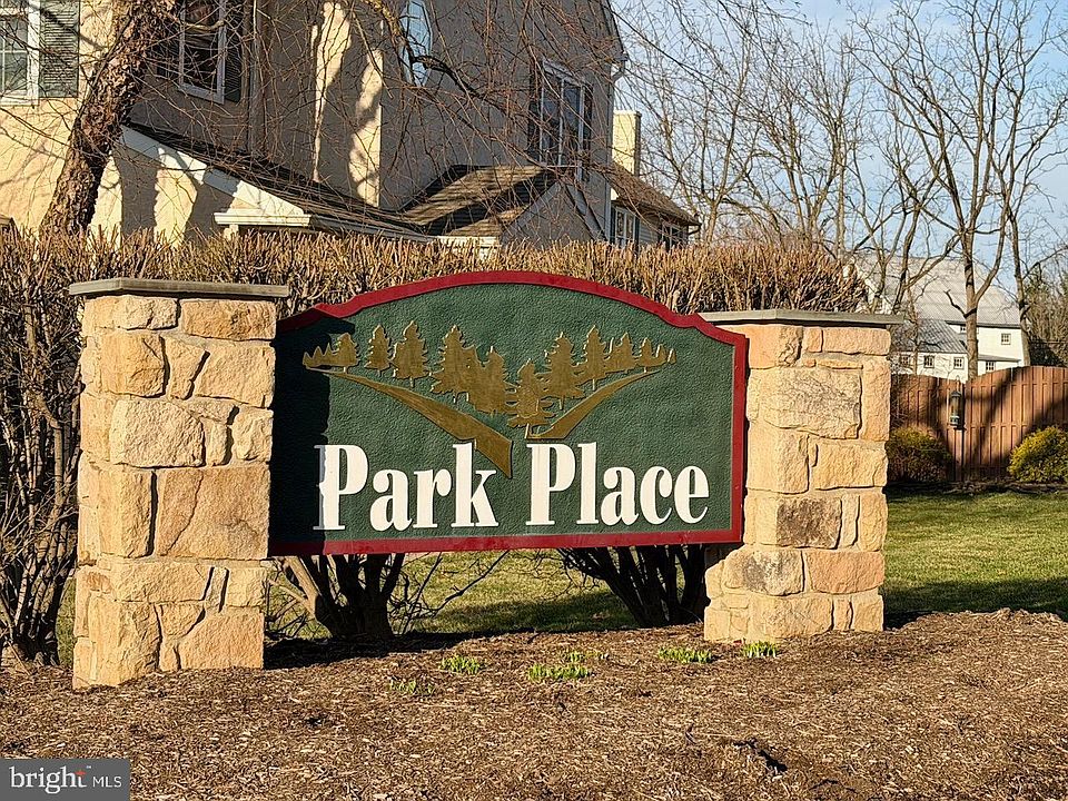 1st image of 318 Parkview Dr