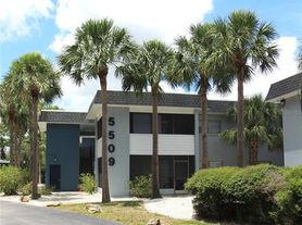 5509 Fountain Lake Cir