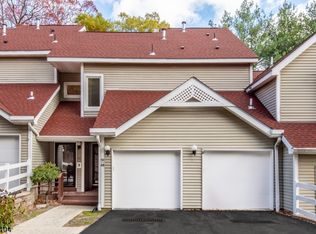 50 Red Oak Ter, Oak Ridge, NJ 07438
