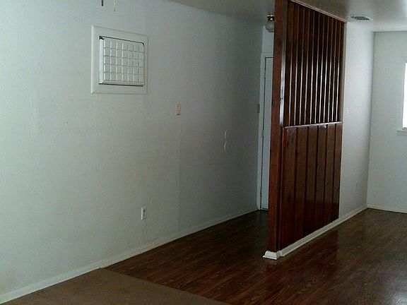 2nd image of 4609 Clover Ln