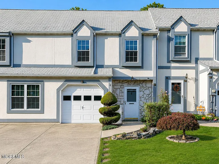 4 Lisa Ct — Photo 1