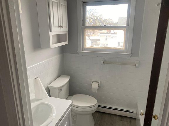 3rd image of 14 Parsons St