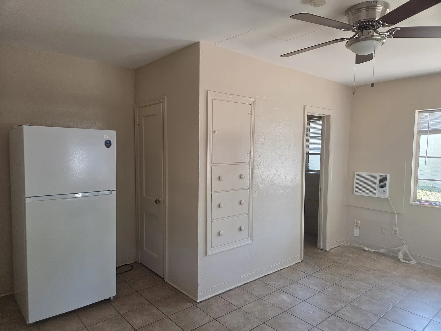 Studio, 350 sqft, $1,275 — Photo 4
