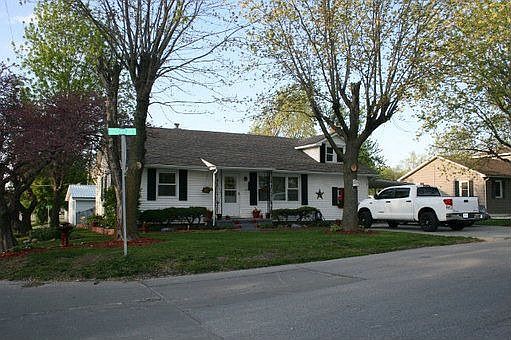 1st image of 701 Dear St